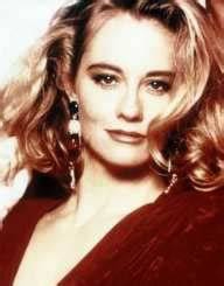 Cybill Shepherd Biography, Life, Interesting Facts
