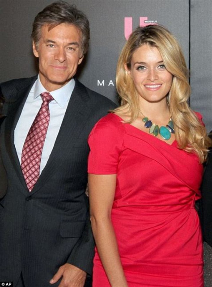 Daphne Oz and sister Arabella strike a pose as kids in sweet childhood