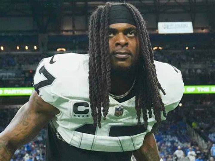 Davante Adams has a wholesome interaction with an NBA referee about Raiders future followi