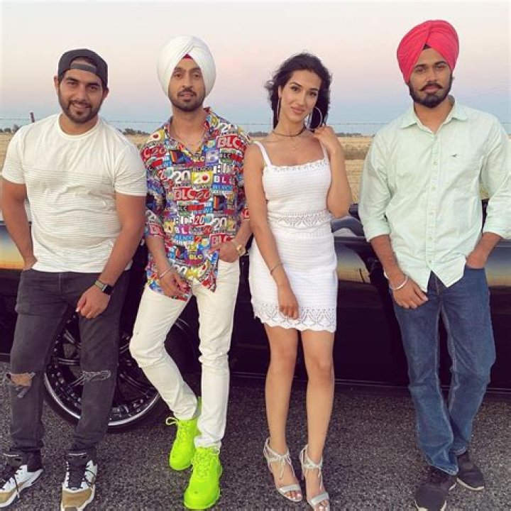 Diljit Dosanjh Height, Weight, Age, Wife, Girlfriend, Family, Biography