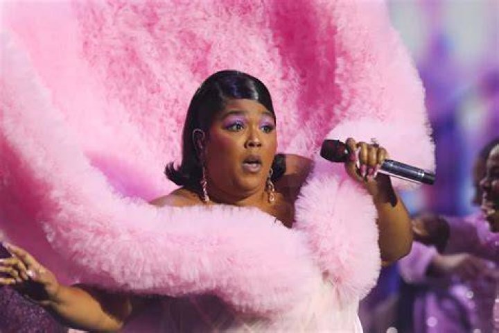Don&rsquo;t Call Lizzo &lsquo;Brave&rsquo; for Being Confident Glamour
