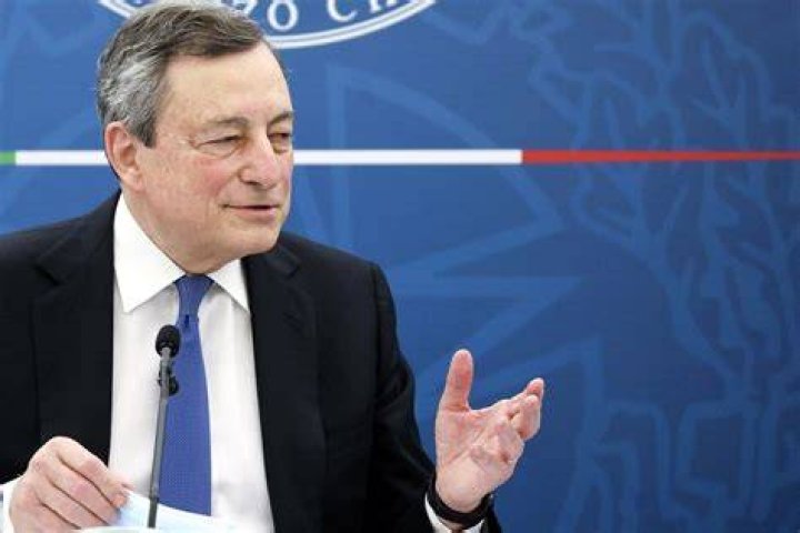 Draghi annuncia "Mi vacciner&ograve; con AstraZeneca, mio figlio l'ha gi&agrave;