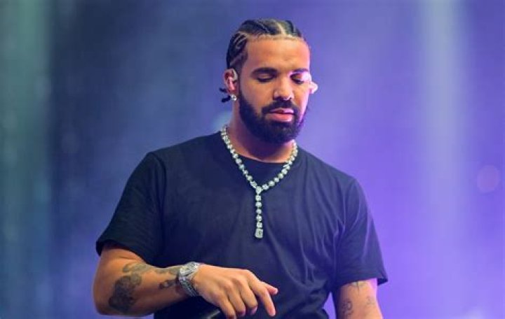 Drake's Baby Mama's Dinner Video with LookAlike a Calculated Clout