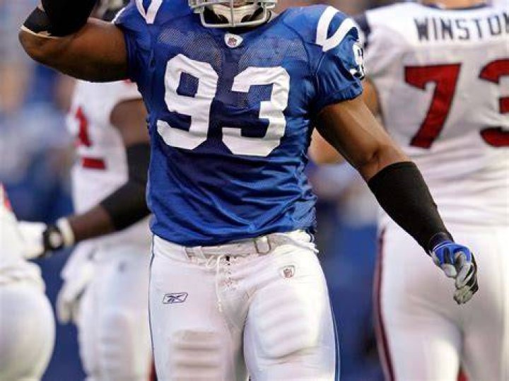 Dwight Freeney to retire with Colts after signing oneday contract