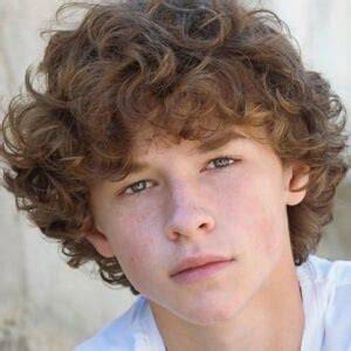 Dylan Hoffman (Actor) Bio, Age, Wiki, Parents, Movies, Net Worth Bio