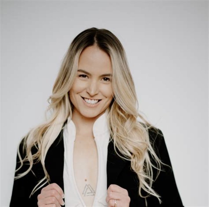 Elizabeth April &mdash; The Portland Yoga Project