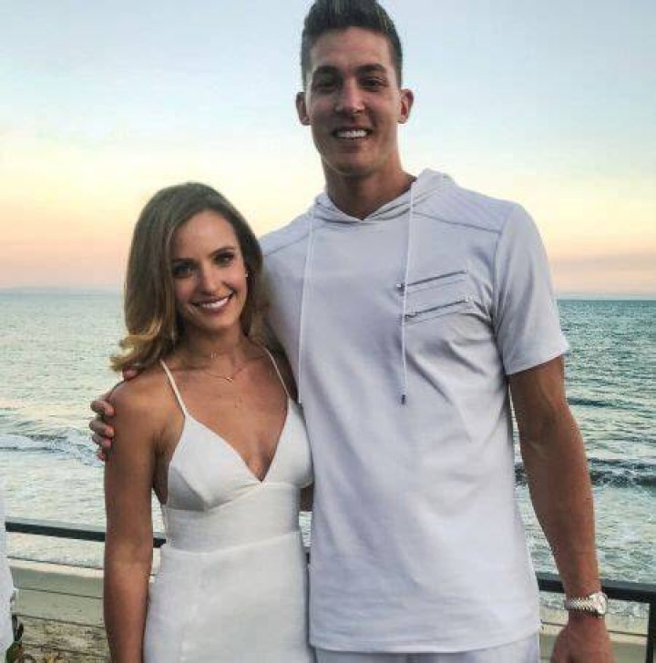 Elle Bielfeldt, Wife of Meyers Leonard is a Entrepreneur! Know Her Net Worth, Age, Job, Business, Ba