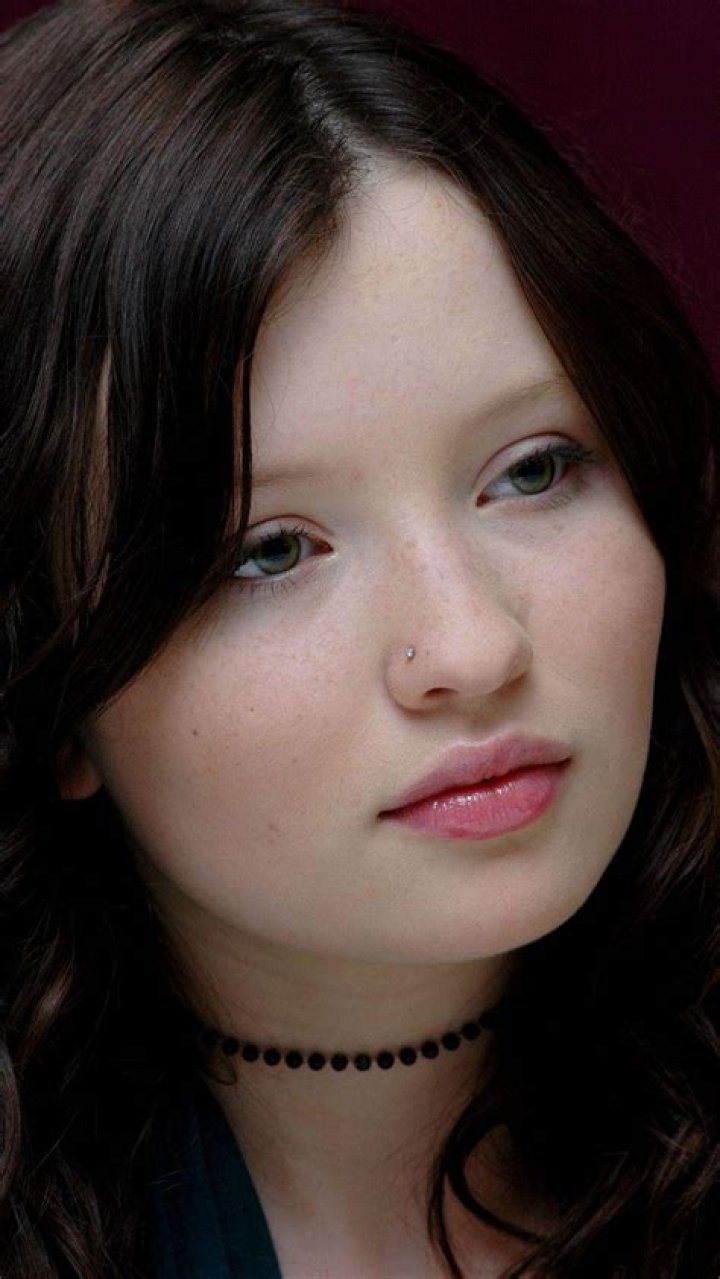 Emily Browning Photo Gallery