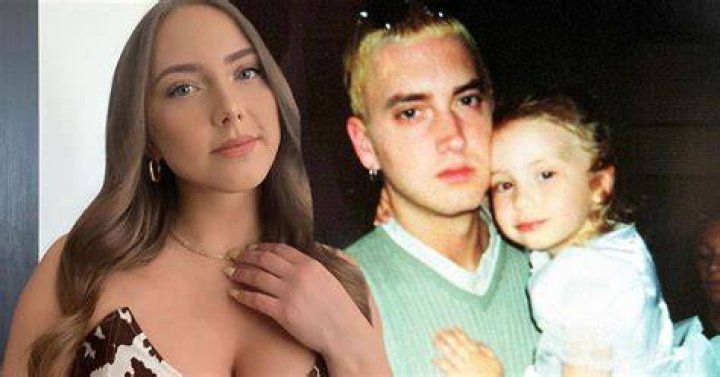 Eminem&rsquo;s Daughter Hailie Poses With Her First Real Christmas Tree Ever
