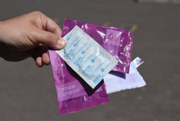 Entregan condones masculinos y femeninos gratuitos en Concepci&oacute;n