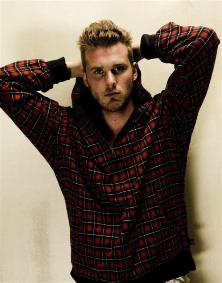 Eric Lively Moglie, patrimonio, origini, fumare, tatuaggi & altezza