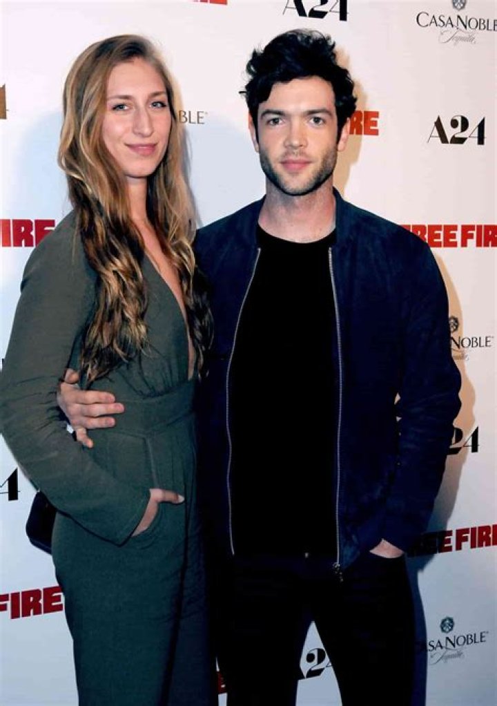 Ethan Peck is not Married to Wife. Dating Girlfriend Molly Swenson