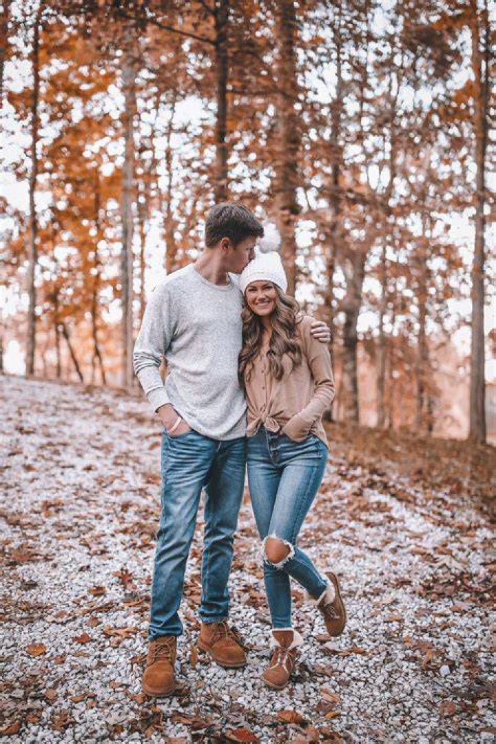 Fall Couple Pictures Outfits Photo Ideas Fall couple pictures, Couple