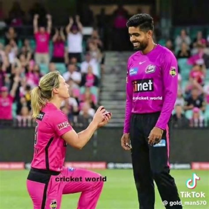 Fans are loving this wholesome clip of Erik ten Hag stopping for a