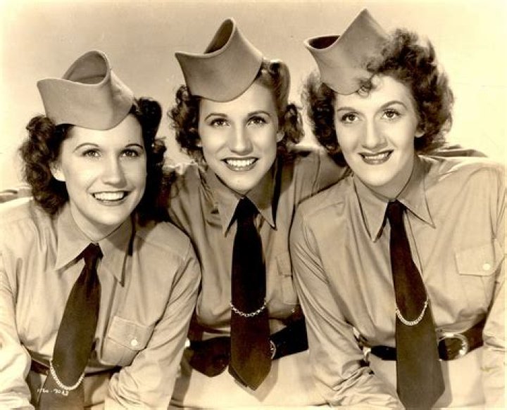 Fashionable Forties The Andrew Sisters