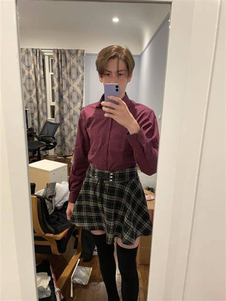 FEMBOY ️ Scrolller