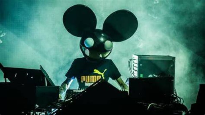 Footage Of Deadmau5's First Gig With His Helmet Surfaces Your EDM