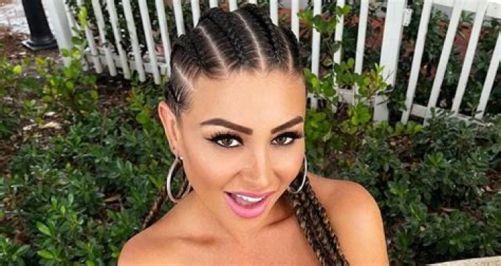 Francia James enamora a sus fans al posar de espaldas su peque&ntilde;o bikini