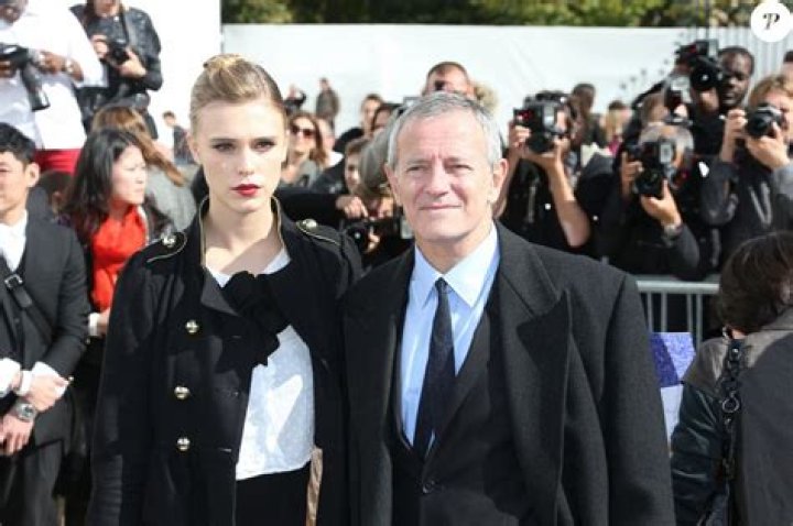 Francis Huster et Gaia, &laquo;un faux couple&raquo; ? Paris Match r&eacute;pond