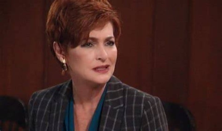General Hospital: Diane Miller (Carolyn Hennesy)