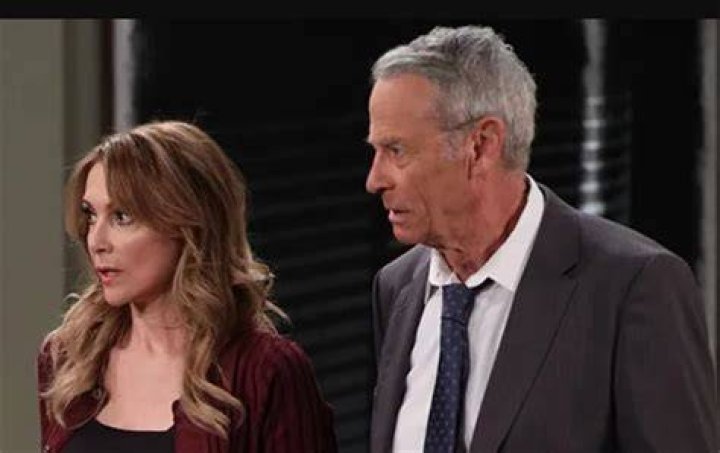 General Hospital: Robert Scorpio (Tristan Rogers) and Diane Miller (Carolyn Hennesy)