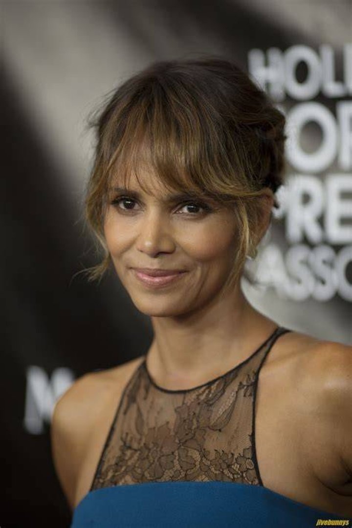 Halle Berry Celebrity Hq Pictures clothesblogs