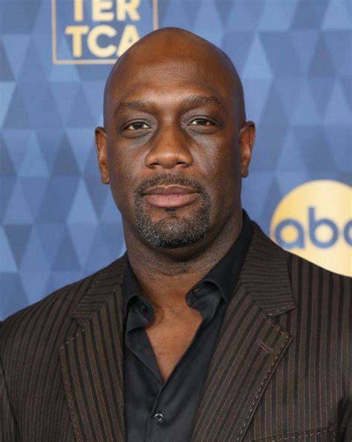 How Much Money Does Richard T. Jones Make? Latest Income Salary
