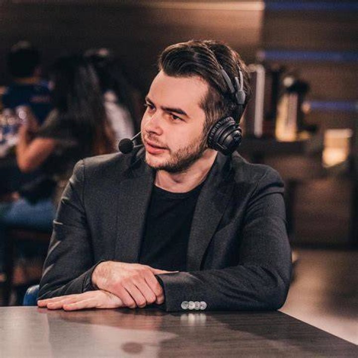 How Much Money Nadeshot Makes On YouTube Net Worth