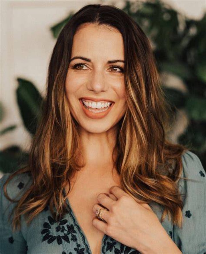 How rich is Laura Bailey? Net Worth, Height, Weight Net Worth Roll