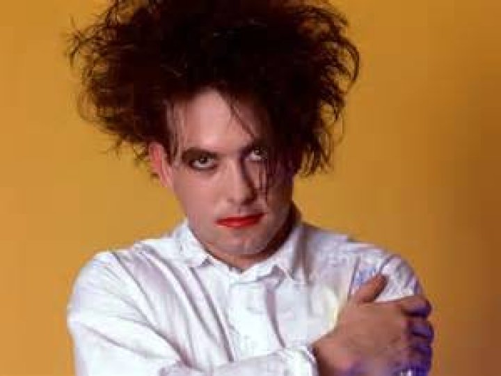 How rich is Robert Smith from The Cure? Celebrity |