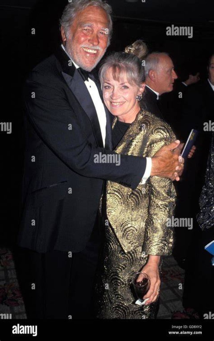 Howard Keel & wife Helen Famous singers, Favorite celebrities, Movie
