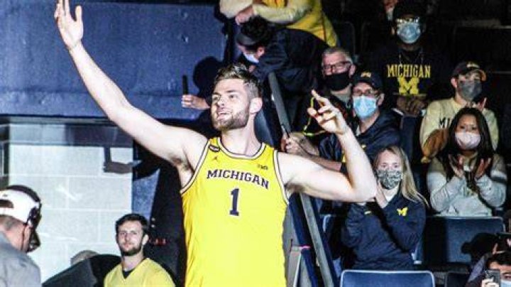 Hunter Dickinson returning to Michigan could be good news for Detroit