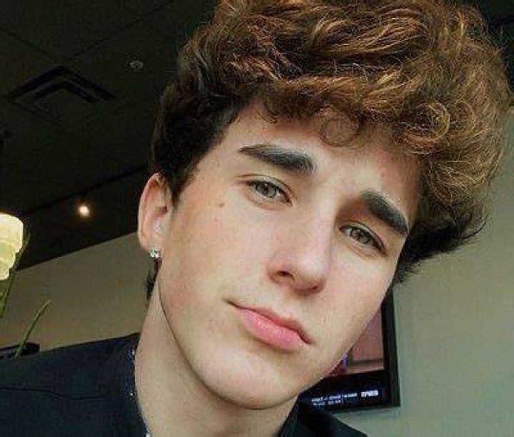 Hunter Rowland- Age, Girlfriend, Height, Net Worth, Nationality |