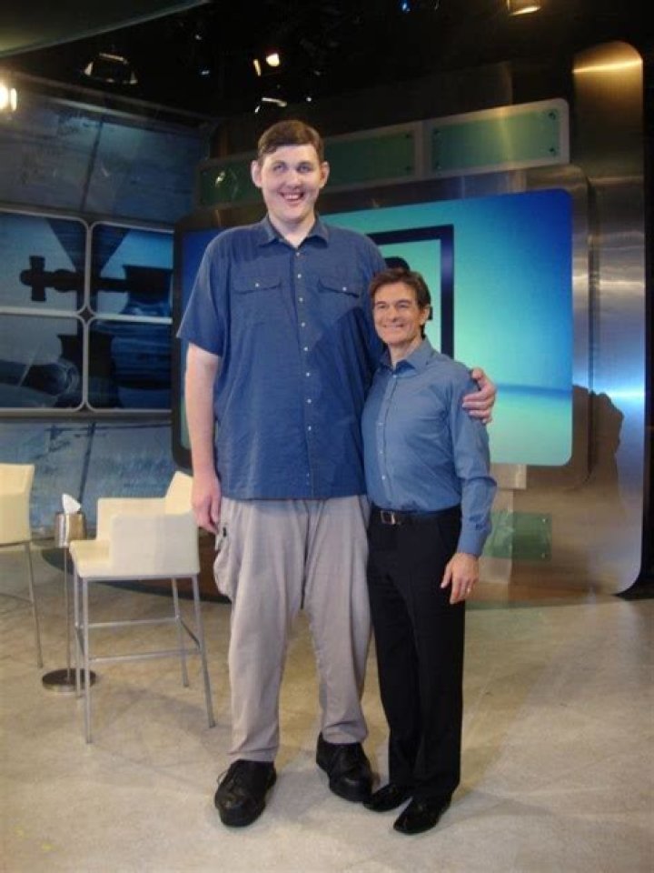 Igor Vovkovinskiy, tallest man in US, dies in Minnesota at 38