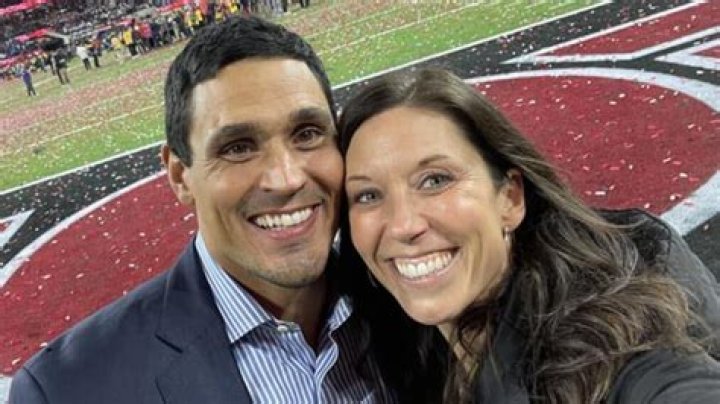 Image of David Pollack with his wife Lindsey Pollack and their kids