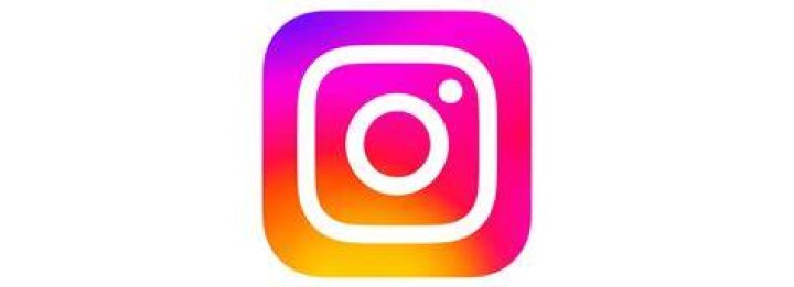 Instagram l'&eacute;norme bague de fian&ccedil;ailles de Kourtney Kardashian