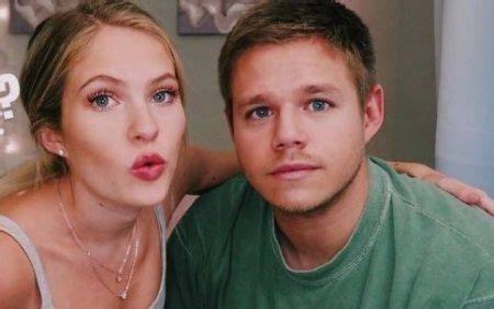 Instagram Model Claudia Walsh: Boyfriend, Relationships, Net Worth