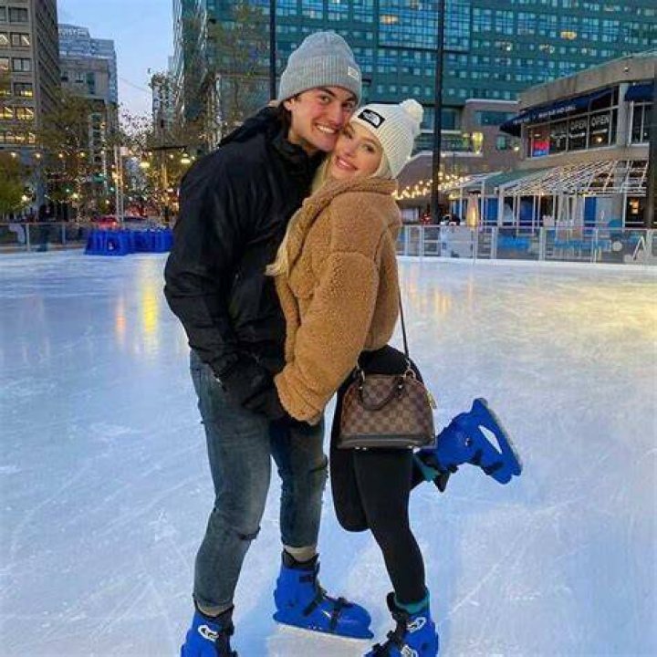Instagram Model Claudia Walsh: Boyfriend, Relationships, Net Worth
