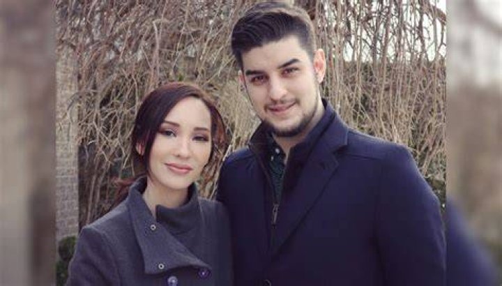 Is Canadian Youtuber Lauren Chen Married? ·