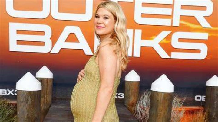 Is Caroline Arapoglou Pregnant? Husband Nick Arapoglou And Baby Bump ·