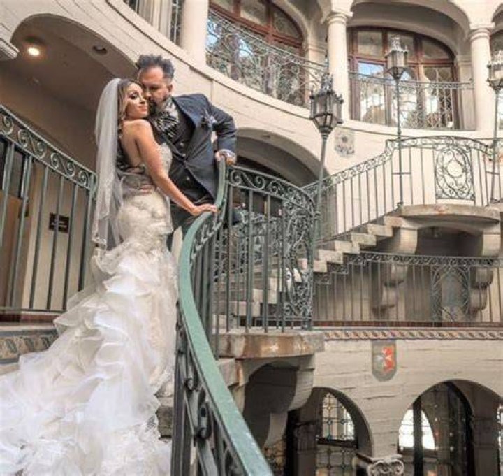 Is Glenn Hetrick married, who is his wife?Bio, family, is he gay?