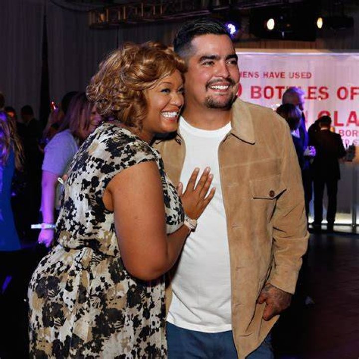 Is Sunny Anderson Gay Or Married To A Husband? Partner Details Of Chocolate Meltdown Host |