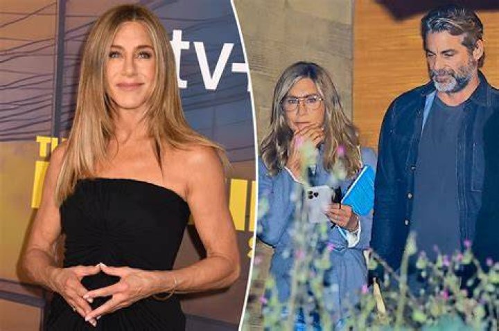 Jennifer Aniston supports 'Friends' costar David Schwimmer in
