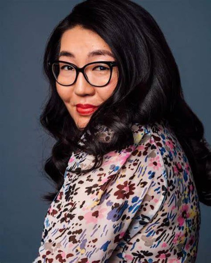 Jenny Han Husband, Is She Married, Parents, Age, Wiki, Ethnicity, Height, Net Worth