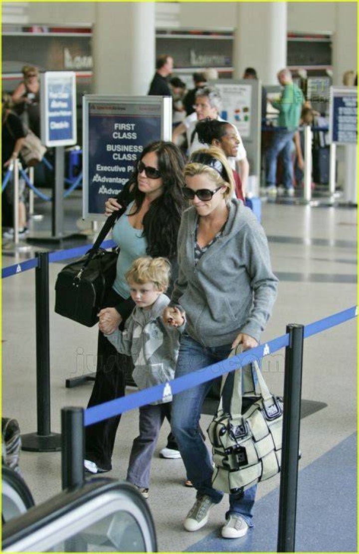 Jenny Jets Off with Son Evan Photo 435251 Photos Just Jared