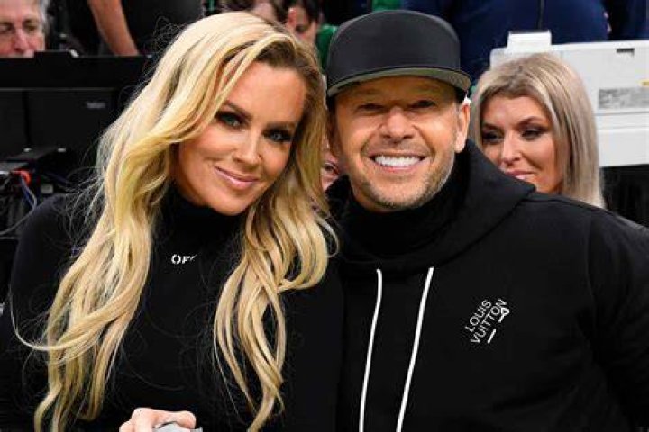 Jenny McCarthy and Donnie Wahlberg Engaged 5 Fast Facts You Need to Know