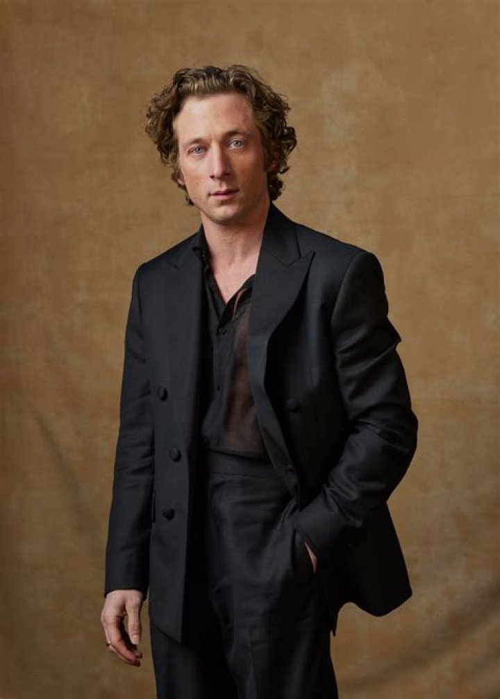 Jeremy Allen White's estranged wife details single mom life