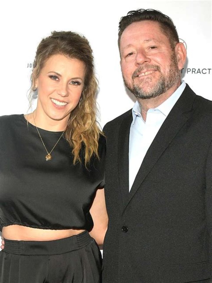 Jodie Sweetin Husband Mescal Wasilewski Job, Wedding Details Closer