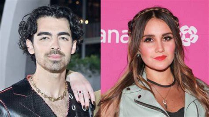 Joe Jonas e Dulce Maria cantam juntos