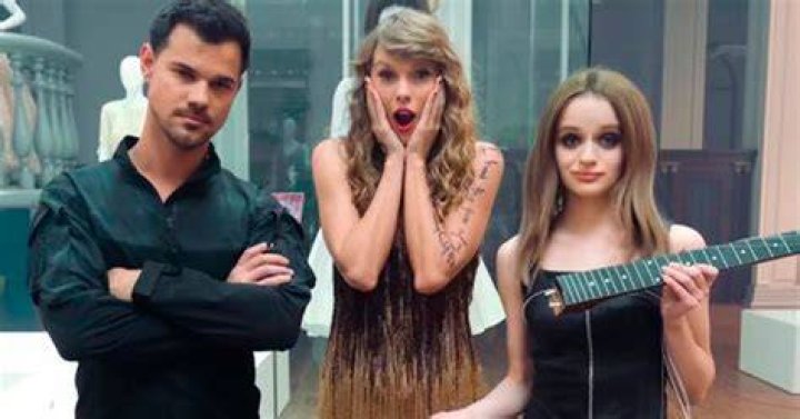 Joey King Secret Cameo In Taylor Swift's 'Mean' Music Video